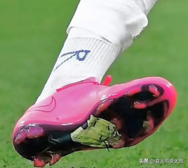 伊朗战靴破局：从补丁球鞋到LOL赛场“寒冰”绝杀
